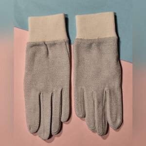 3/$20💗Gray and Cream Lady's Gloves
